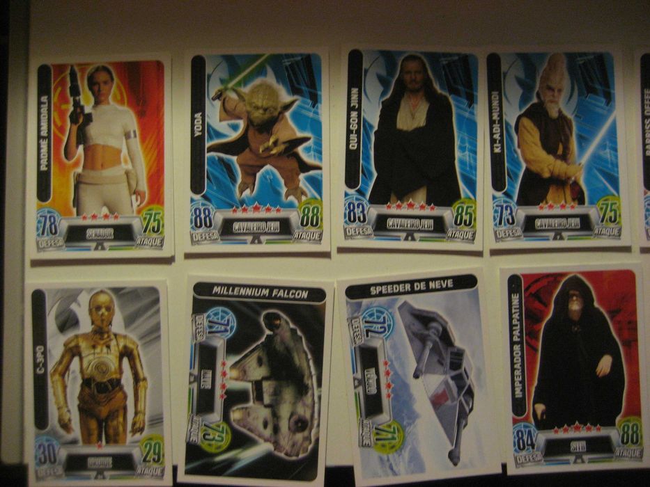 13 cartas de VS System (Marvel e DC) e 34 cartas STAR WARS FORCE ATTAX