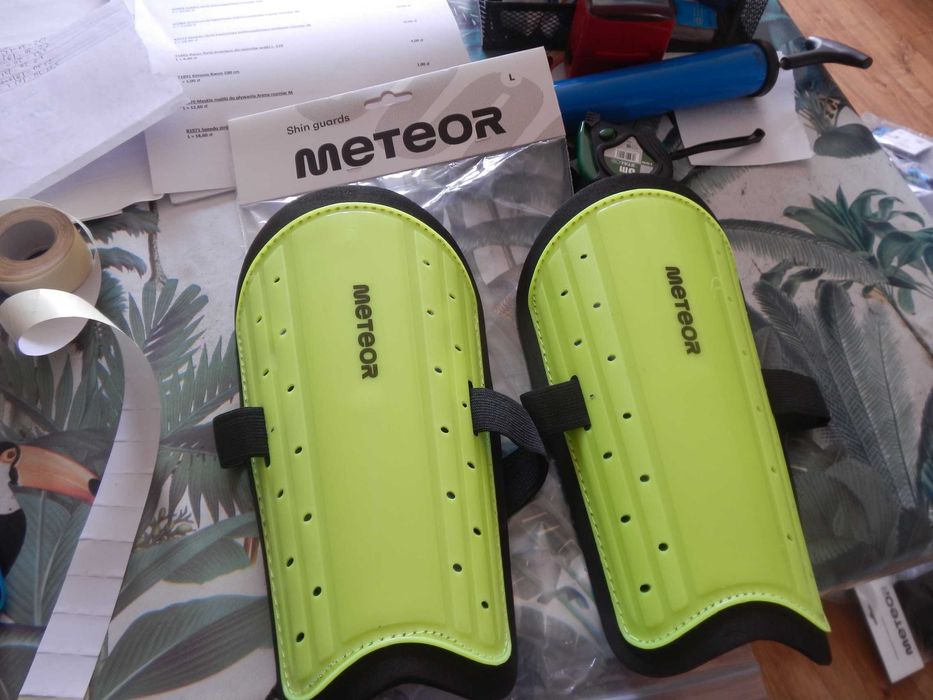 Wyprzedaż->Nagolenniki piłkarskie Meteor L neonowy zielony