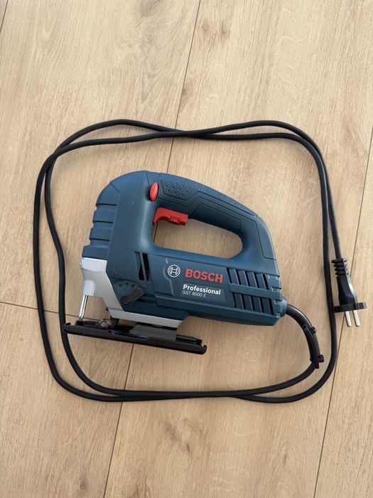 BOSCH Professional wyrzynarka sieciowa GST 8000 E drewno metal niebies