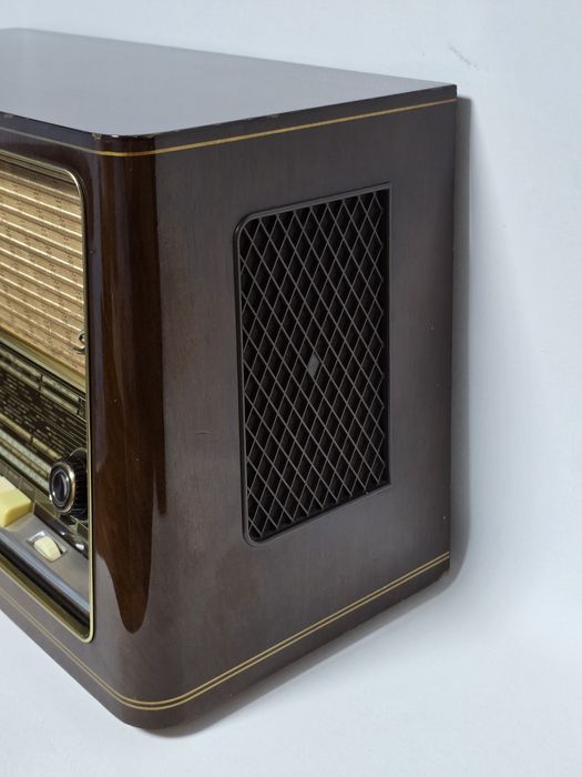 Rádio antigo reparado SABA