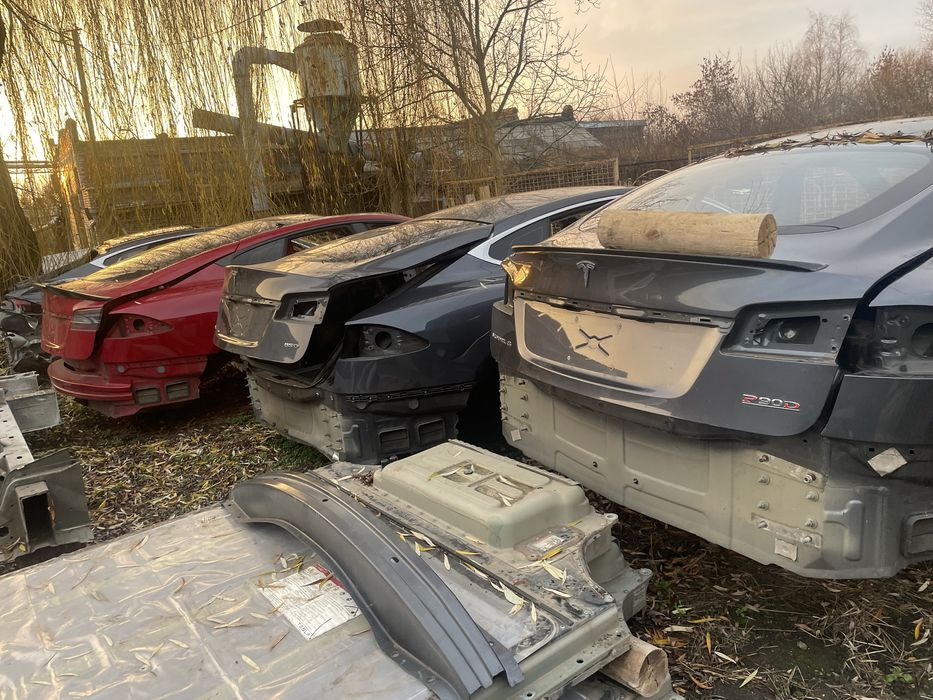 Tesla S 12-21р кузовні запчастини