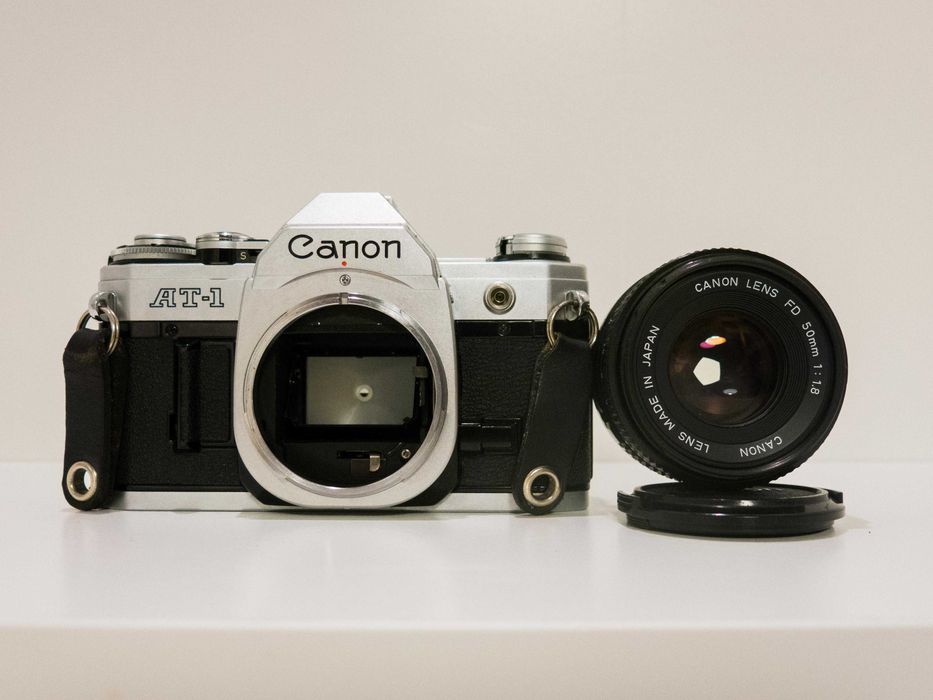 Câmara Analógica Canon AT-1 (AE-1)