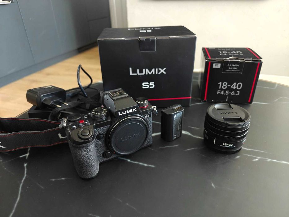 Aparat Panasonic Lumix S5 plus obiektyw 18-40mm