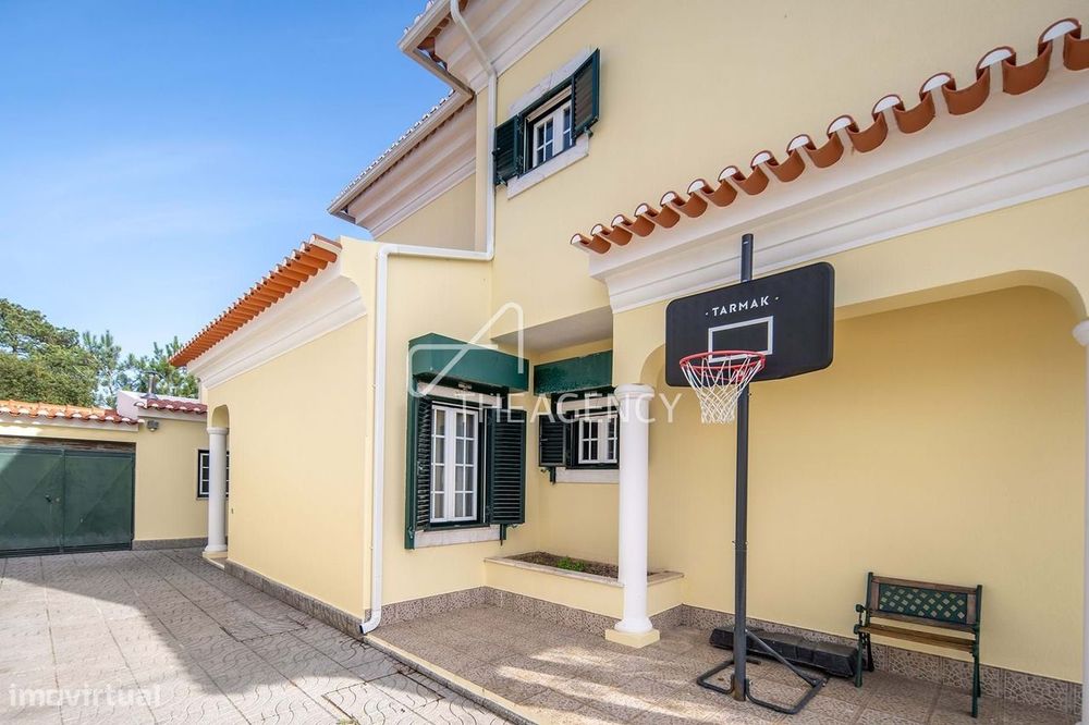 Espaçosa Moradia de 7 Quartos na Aroeira, Perto de Lisboa, Praias e Go