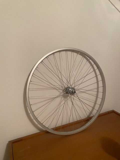 Cama Vintage Madeira e palhinha na cabeceira + Restante mobília