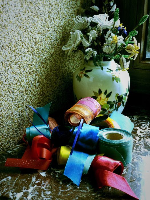 ленты, веточки, ягоды для декора, кружево и меховые хвосты