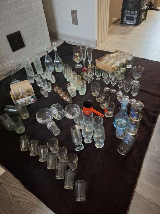 Посуда кухонная разная:тарелки,Кастрюли и др