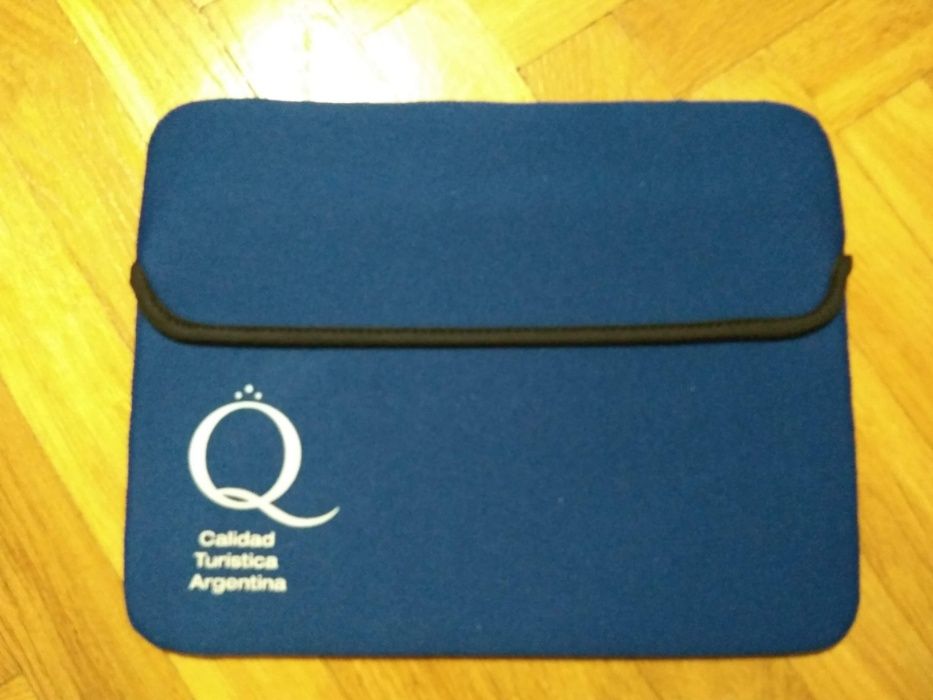 Etui niebieskie z pianki na tablet z Argentyny