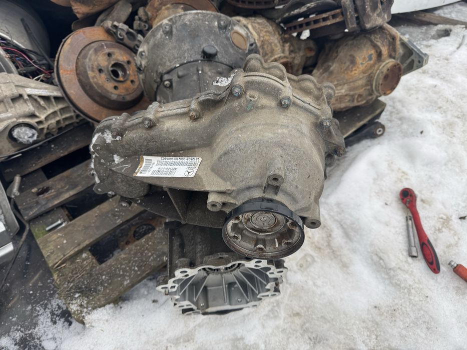 Продам роздатку Мерседес мл 164 оригинал 3.0д