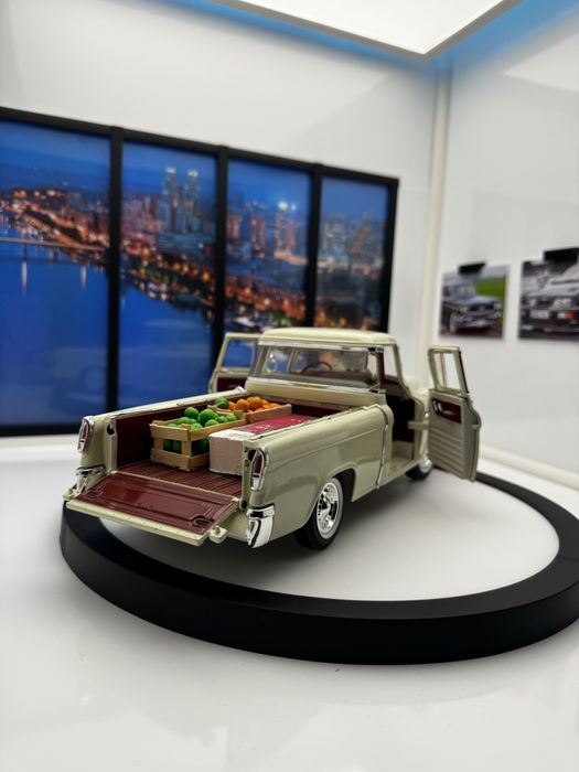 Chevrolet Pickup  3100 мастшаб 1:18