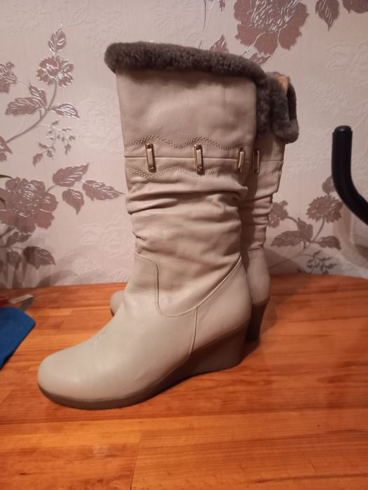 Продам кожані сапоги