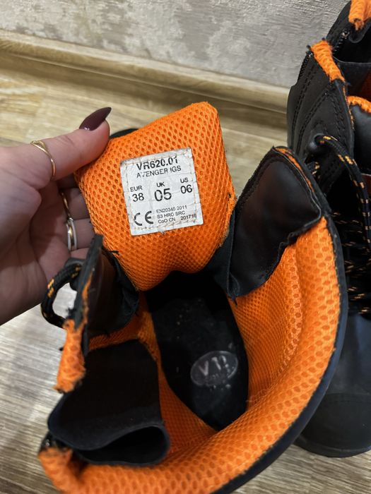 Ботінки з металевим носком