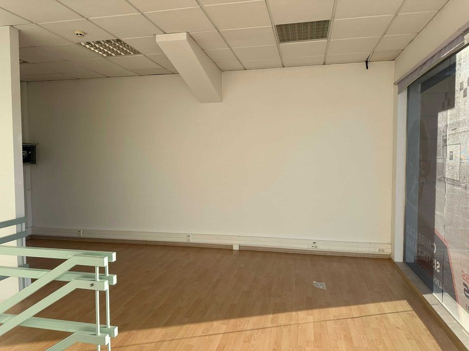 Escritório para Arrendamento - ZICOFA - (+- 40m2)