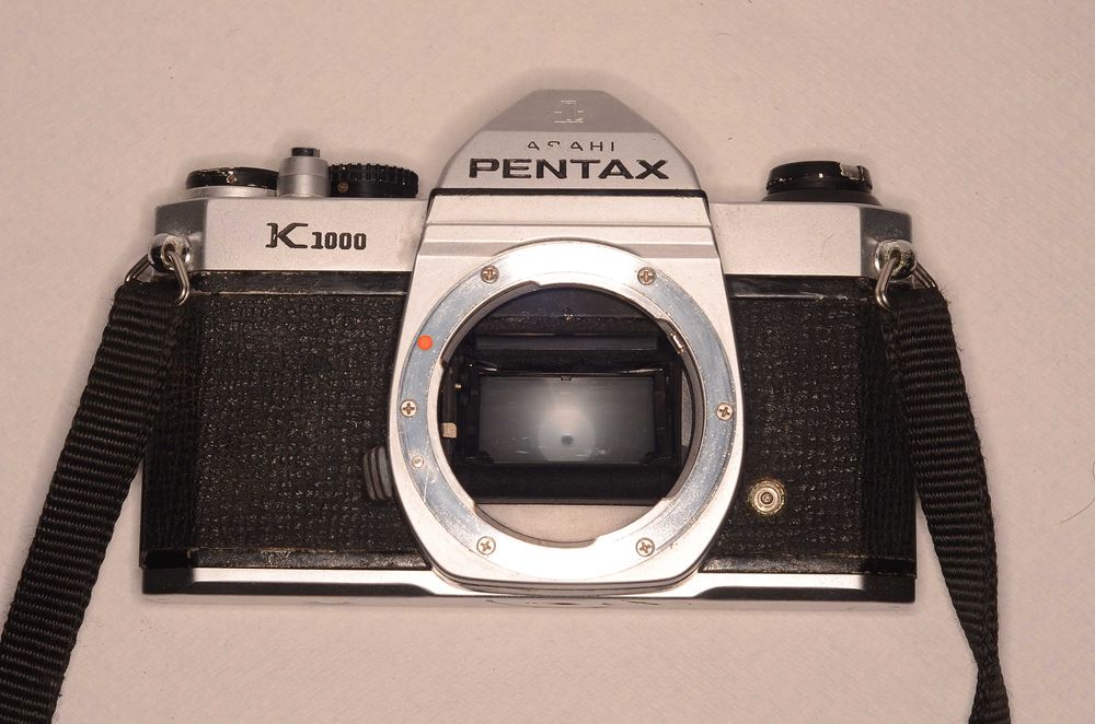 Pentax K1000 + SMC Pentax-M 50 mm f-1,7 - Leia com atenção!