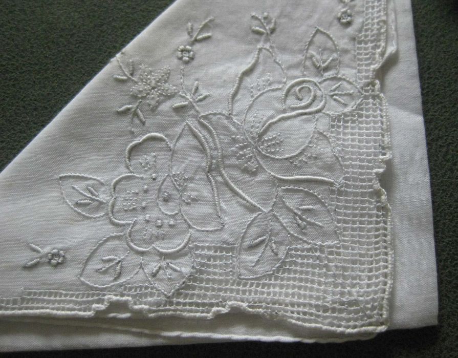 Lenço Bordado da Madeira Original NOVO