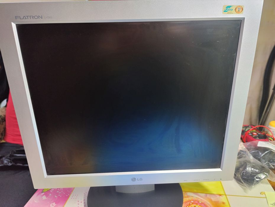 LG Flatron L1753s та L1730s