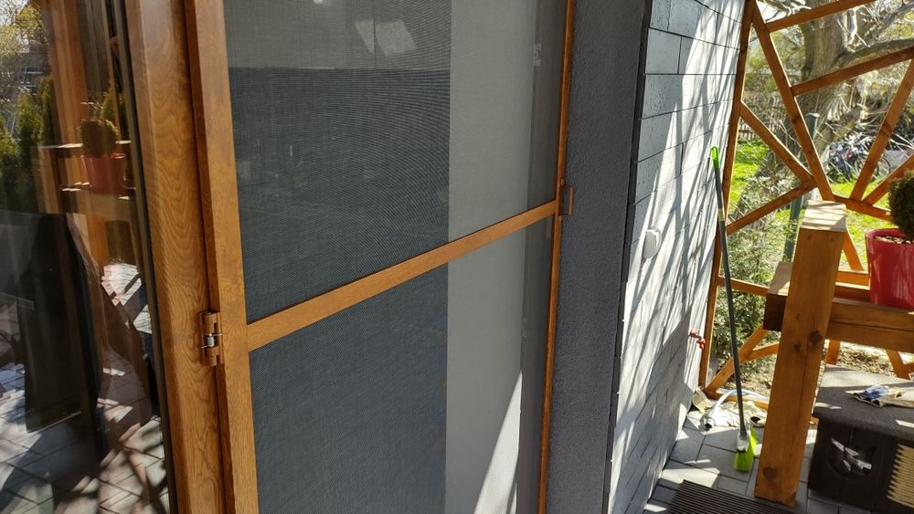 Moskitiera drzwiowa zawiasowa