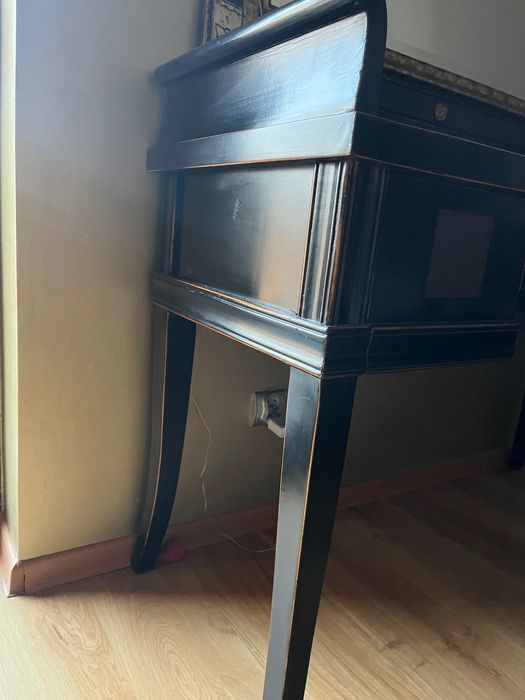 Toaletka z krzesłem i lustrem