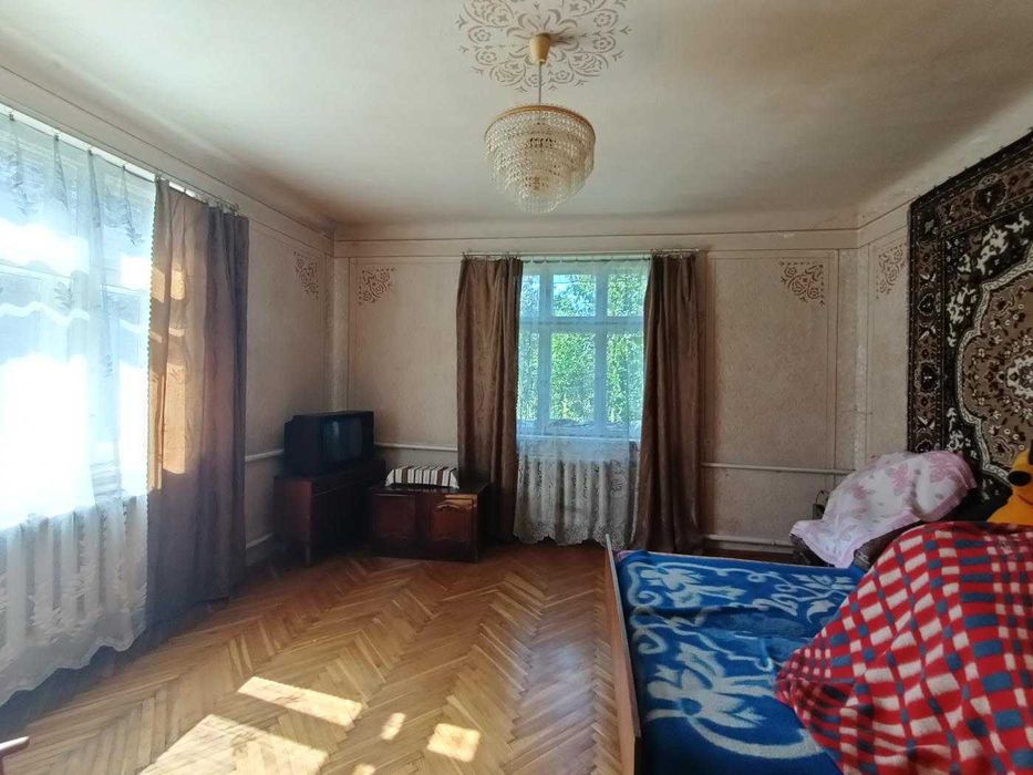 Продається будинок та земельна ділянка /Івано- Франк.