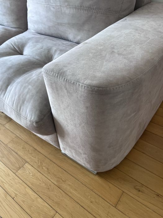 Sofa de veludo taupe rosa