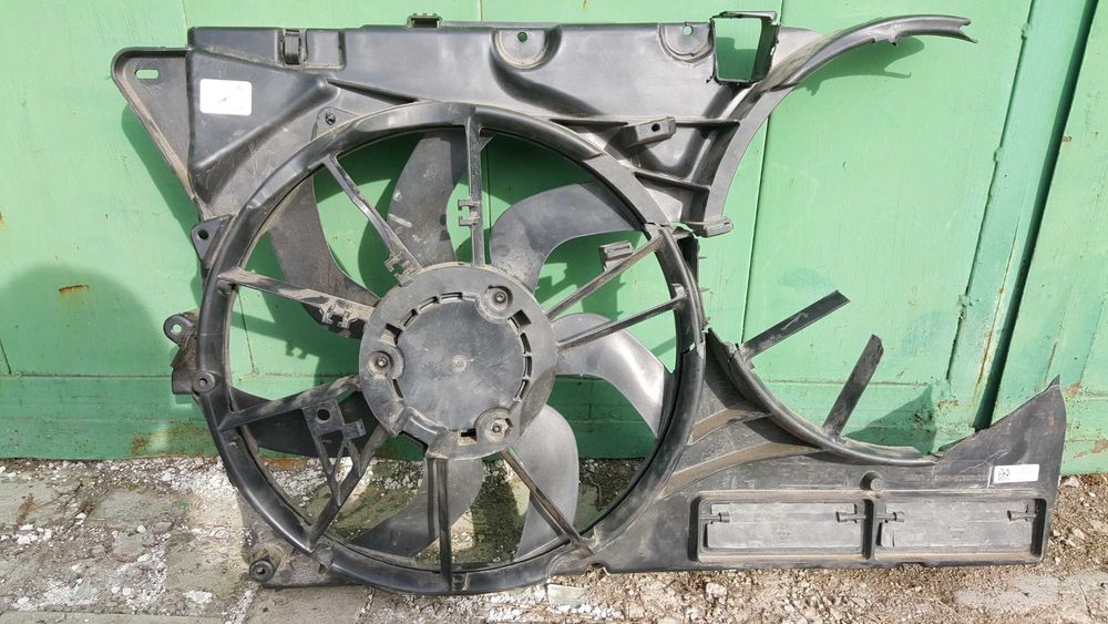 Вентилятор диффузора FORD EXPLORER 11-19 (PA66)