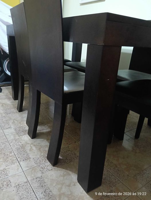 Mesa com cadeiras