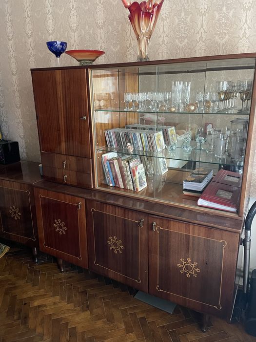 Стінка 3.5метра, в не поганому стані , ціла