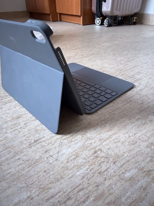Etui z klawiaturą logitech do ipad air M2, ipad 5gen, 11 cali