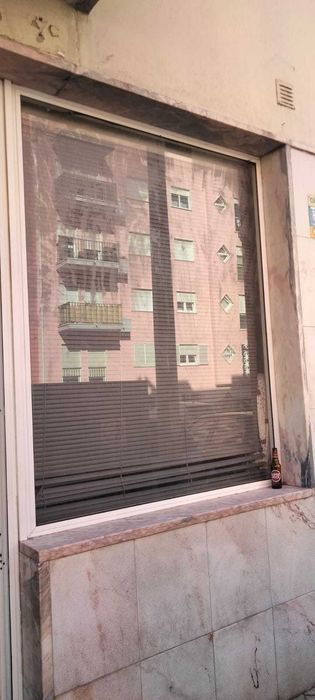 Doa-se Portas em alumínio e vidros para montras várias medidas