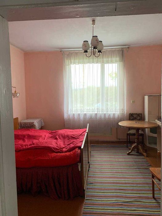 Продаж будинку з гаражем