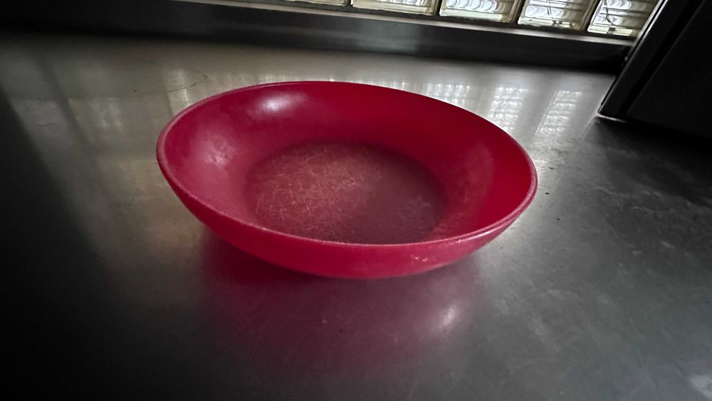 Pratos e Canecas em plástico infantil