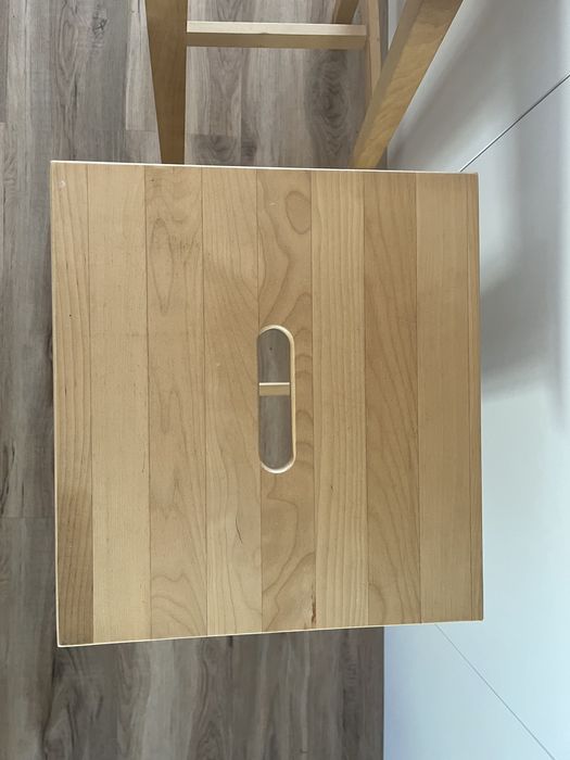 Bancos altos de madeira