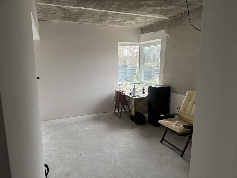 Будинок біля лісу