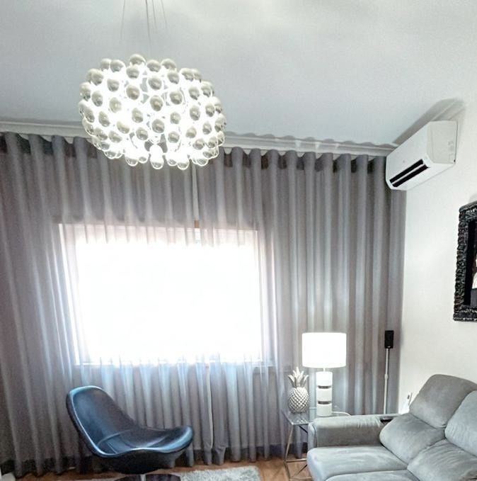 Cortinados com calhas incluido
