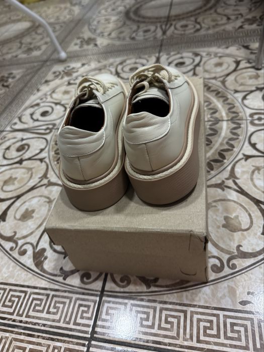 Шкіряні кеди бежевого кольору