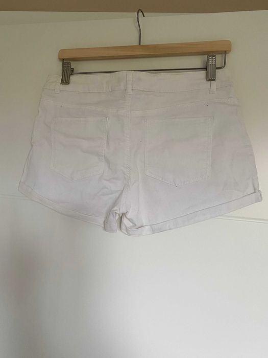 Szorty H&M krótkie, rozmiar 38, 98% bawełna, 2% elastan, białe