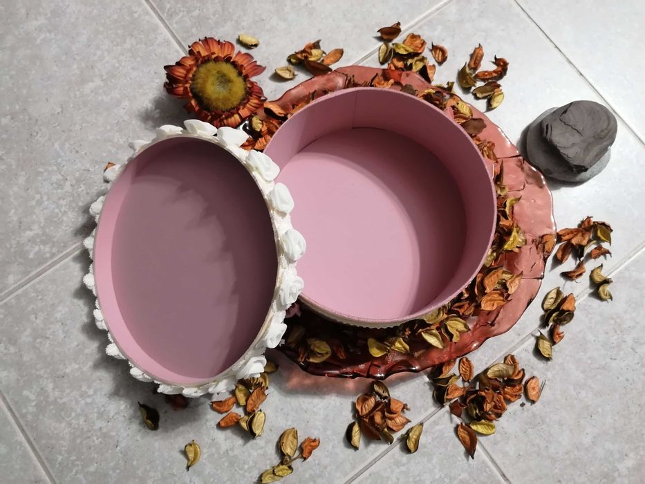 Caixa decorada à mão