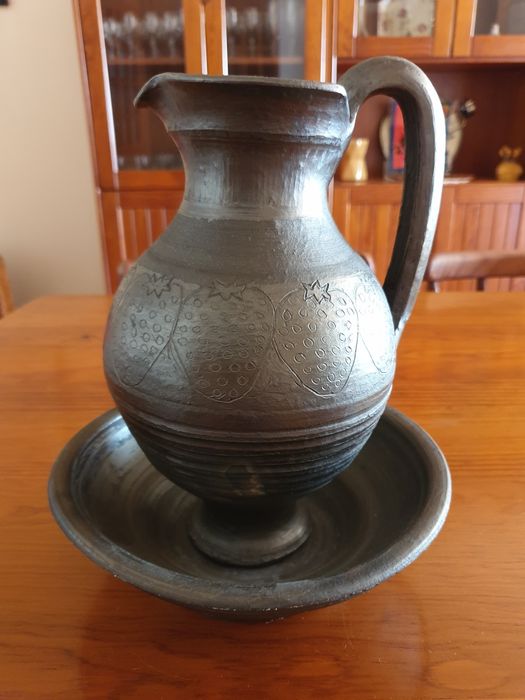 Jarra antiga em barro preto de Bisalhães