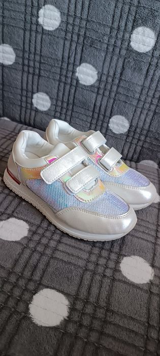Кросівки на дівчинку