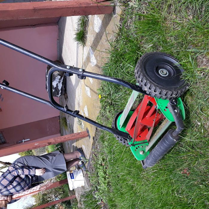 Sprzedam kosiarkę ręczną.