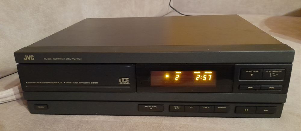 CD програвач JVC XL-E31BK