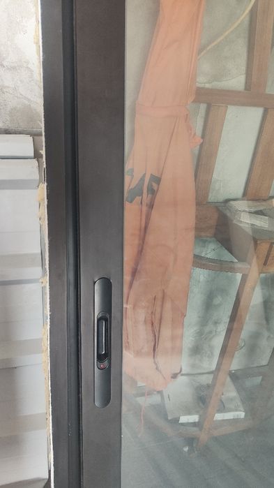 Sacadas de alumínio castanho escuro
