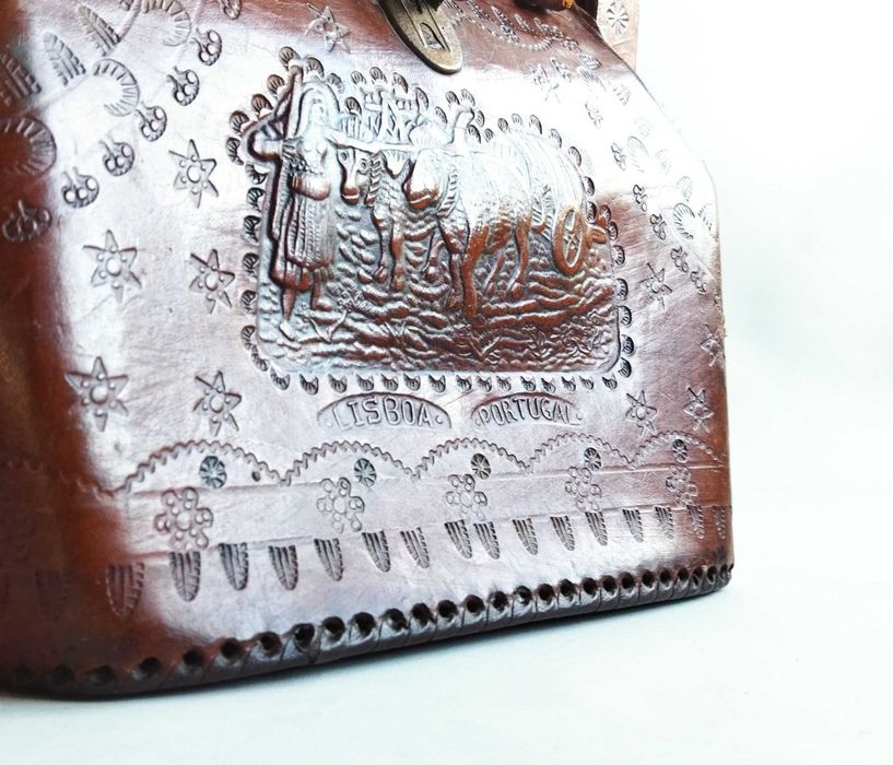 Mala de senhora em couro antigo