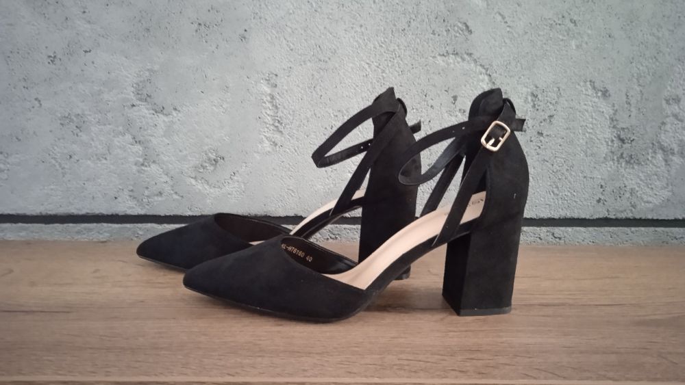 Buty damskie na obcasie DeeZee rozmiar 40