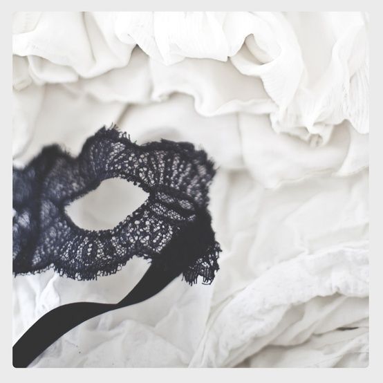 Macacão Catsuit MAISON CLOSE com Máscara de Renda