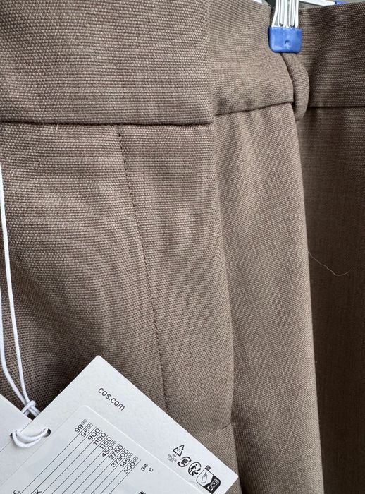 Бермуди COS вовна. колір холодний беж. мають структурне плетіння