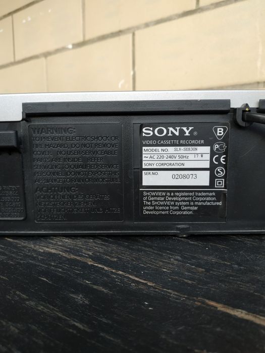 Видеомагнитофон SONY.