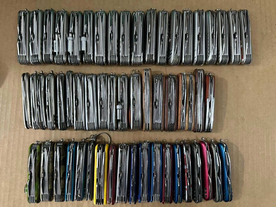 Canivetes Suiços de Várias Marcas