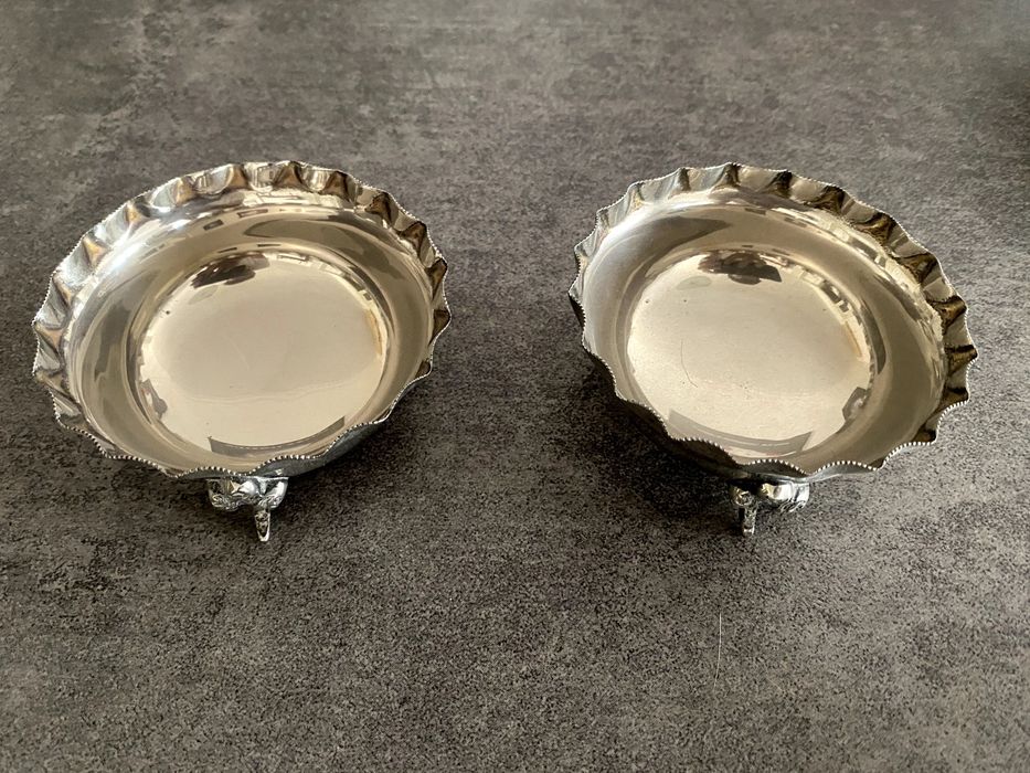 Conjunto vintage em casquinha — 1 taça grande e 6 taças pequenas