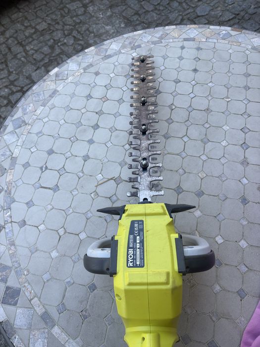 Nożyce do żywopłotu Ryobi elektryczne